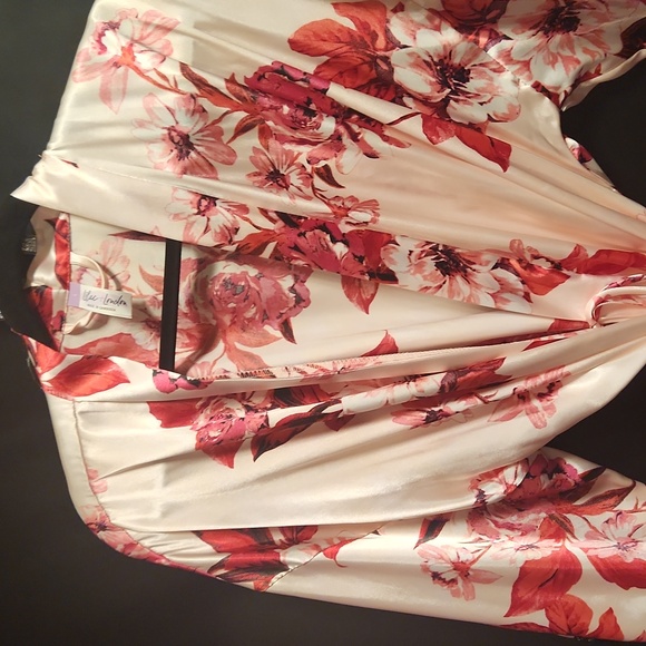 Satin Robe - Picture 4 of 9